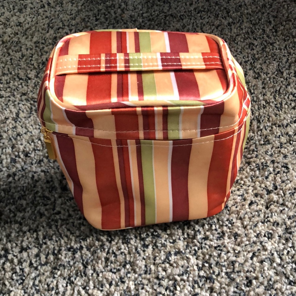 Small makeup bag/case